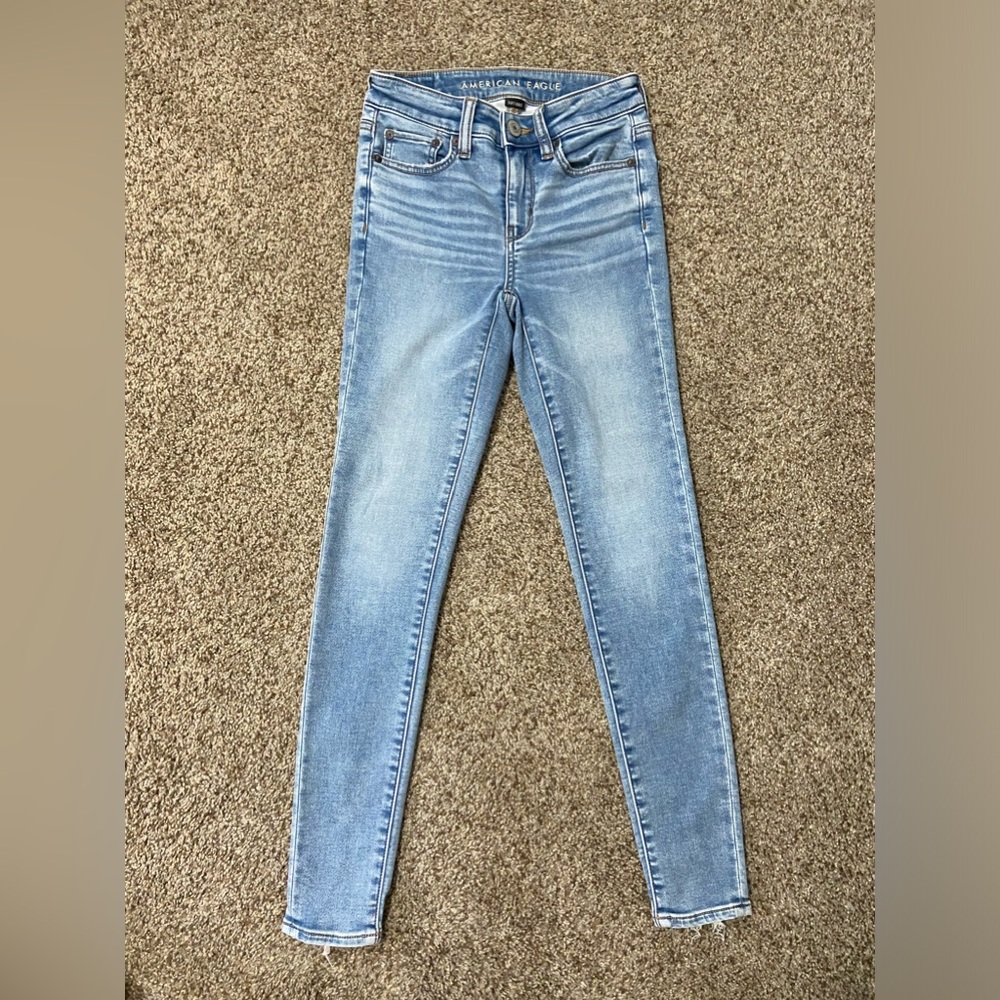Worn once! AE “soft knit” high rise jeggings w/lots of stretch! Size:00 R